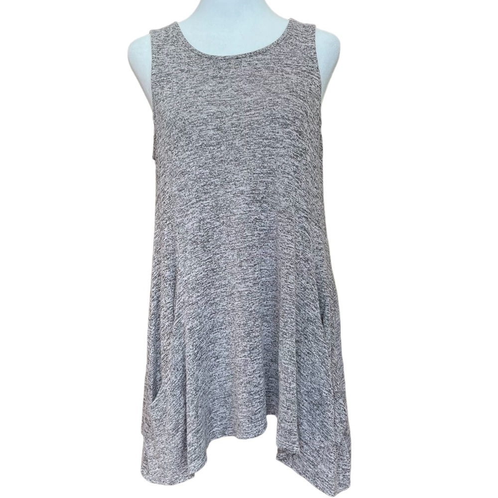 Maurice’s gray tank with pockets